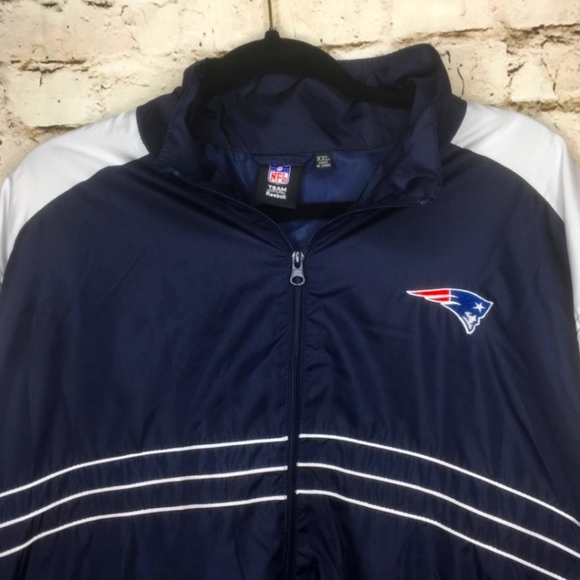 NFL Patriots Windbreaker - Picture 3 of 4